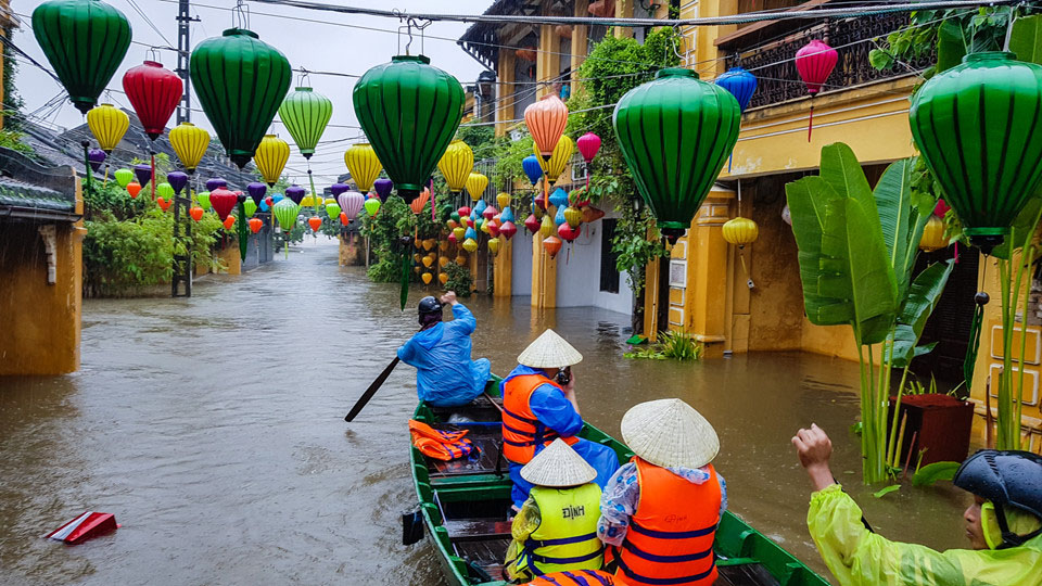 Từ[-]nay[-]đến[-]hết[-]năm[-]2018[-]có[-]3[-]cơn[-]bão[-]tràn[-]vào[-]nước[-]ta,[-]cuối[-]tháng[-]12[-]có[-]rét[-]đậm